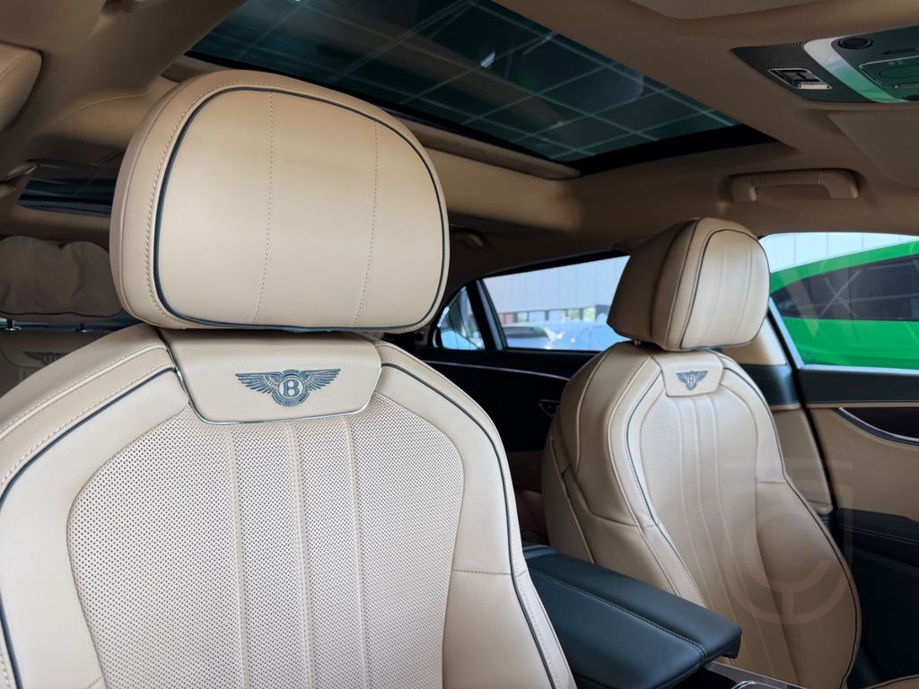 Bentley Flying Spur S V8- Carbon- B&O- Pano