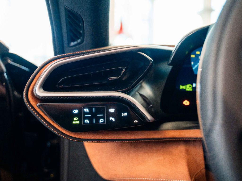 Ferrari 296 GTS Atelier*Lift*Carbon*Lackierte-Nummern