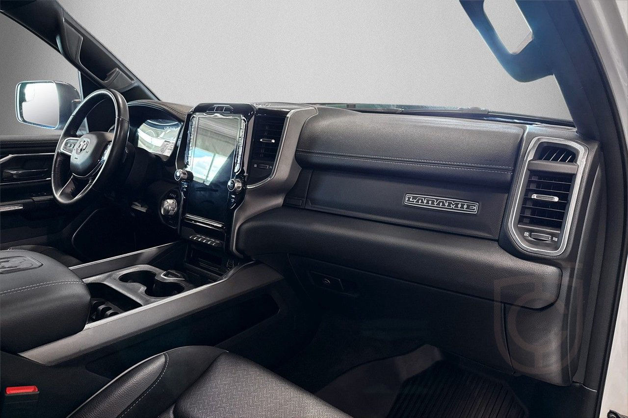 Dodge RAM 1500 V8 HEMI 4x4 LARAMIE NIGHT PANO