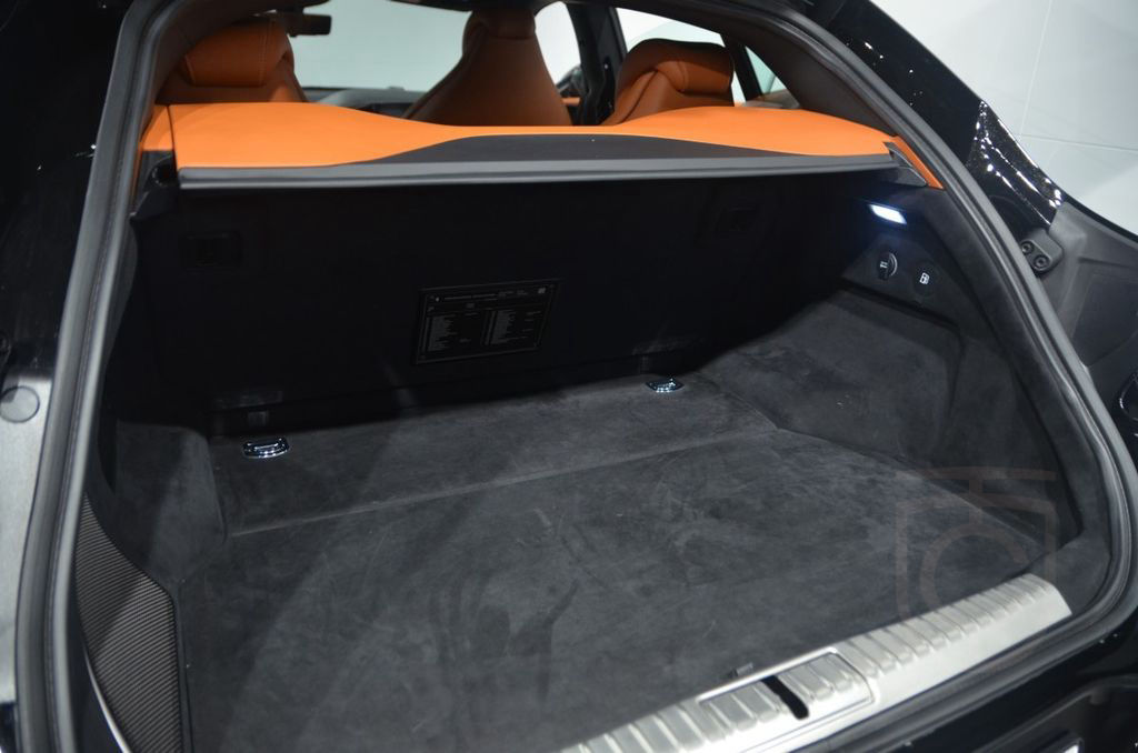 Ferrari Purosangue V12*CarbonPkt*SitzKlima*ACC*LIFT*Pano