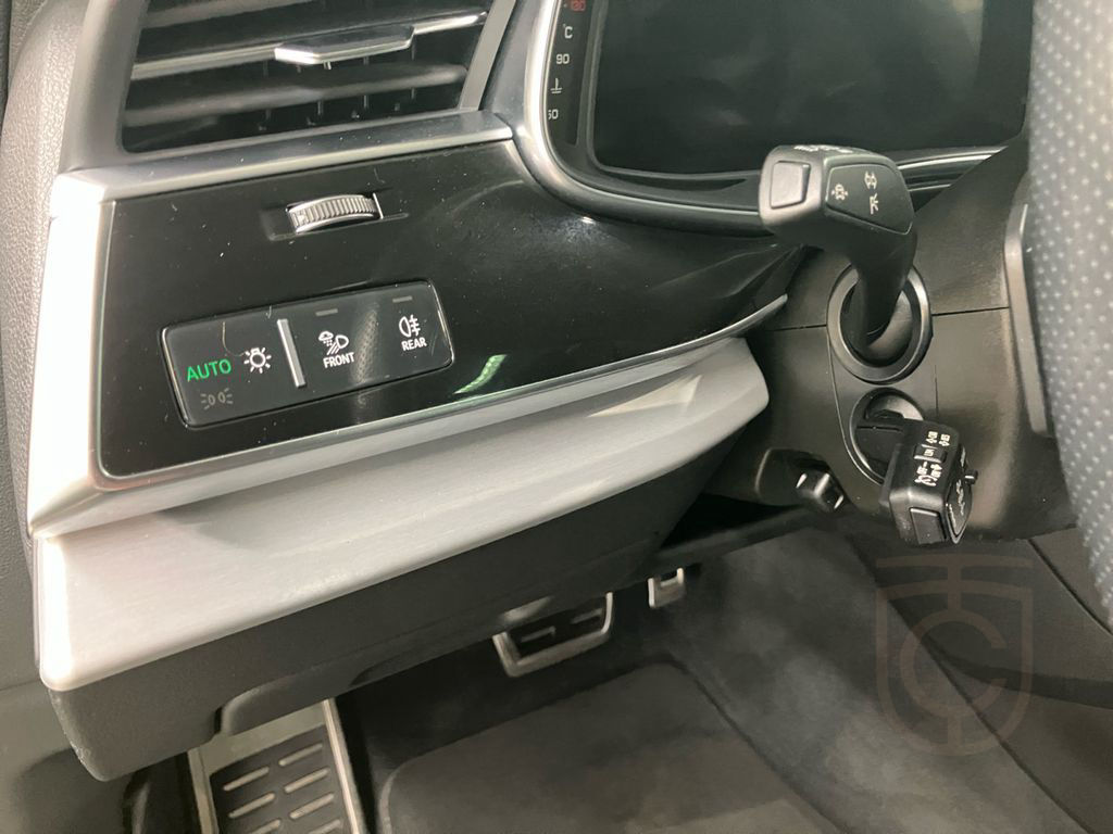 Audi SQ8 TFSI quattro AHK Leder Pano Virtual Standh S