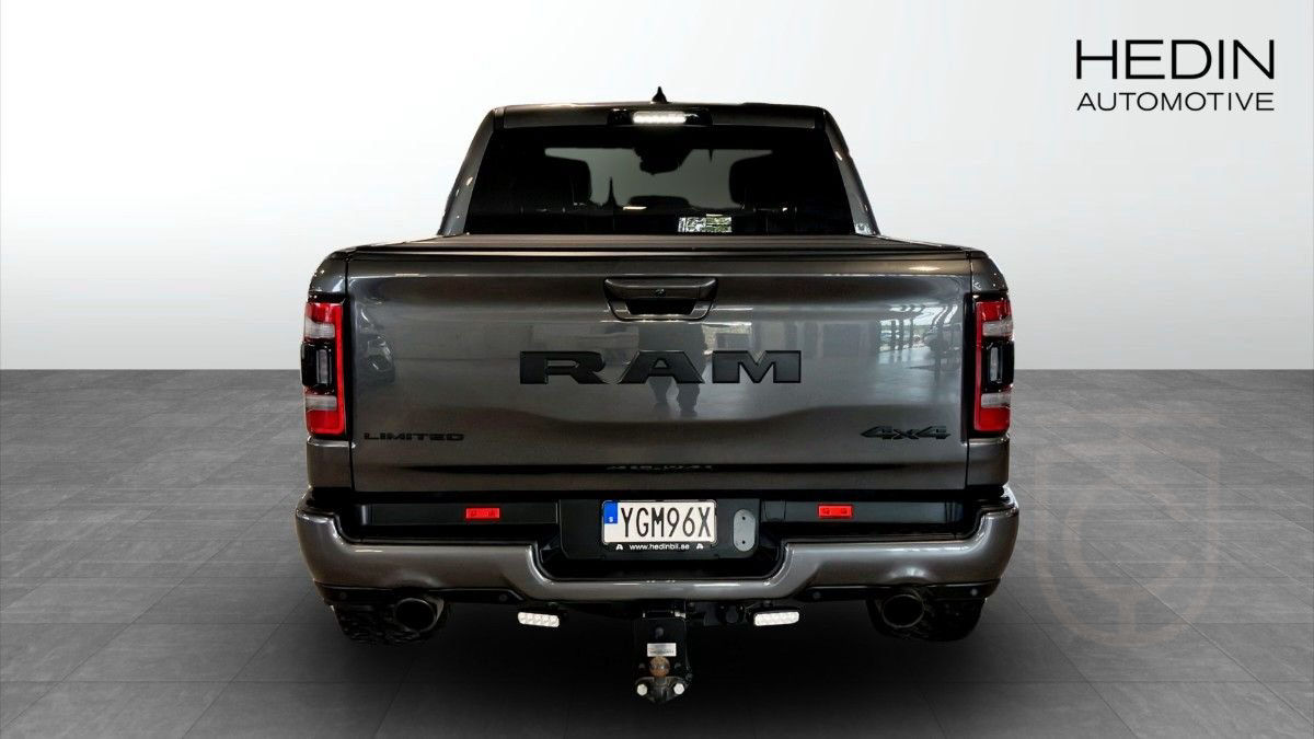 Dodge RAM 1500 Limited Crew Cab V8