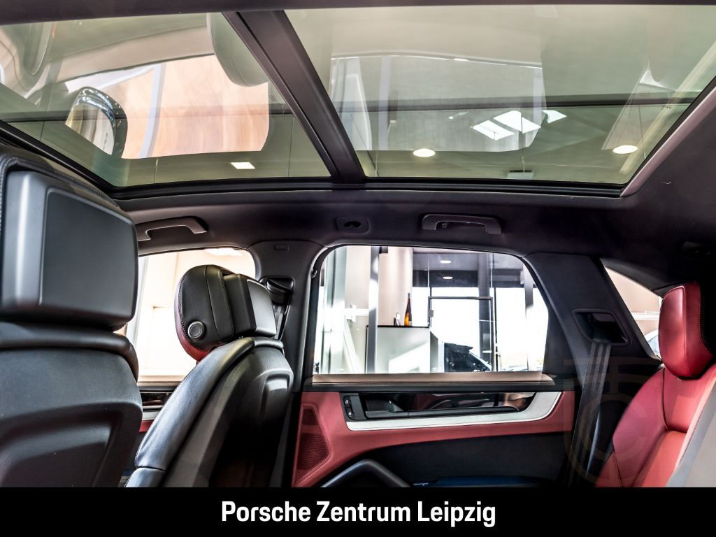 Porsche Cayenne S HD-Matrix InnoDrive PDCC InnoDrive HUD