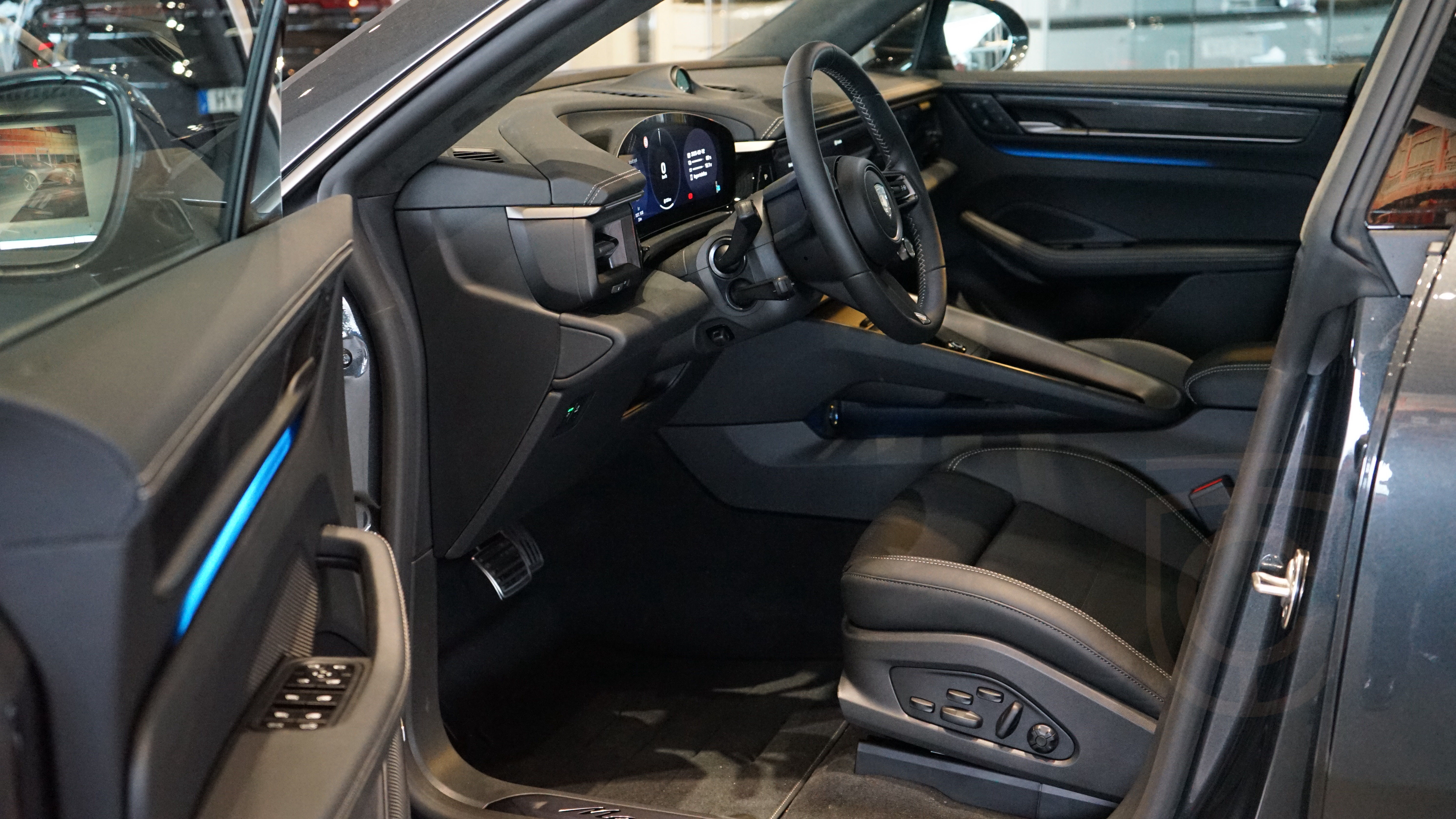 Porsche Macan Turbo Electric