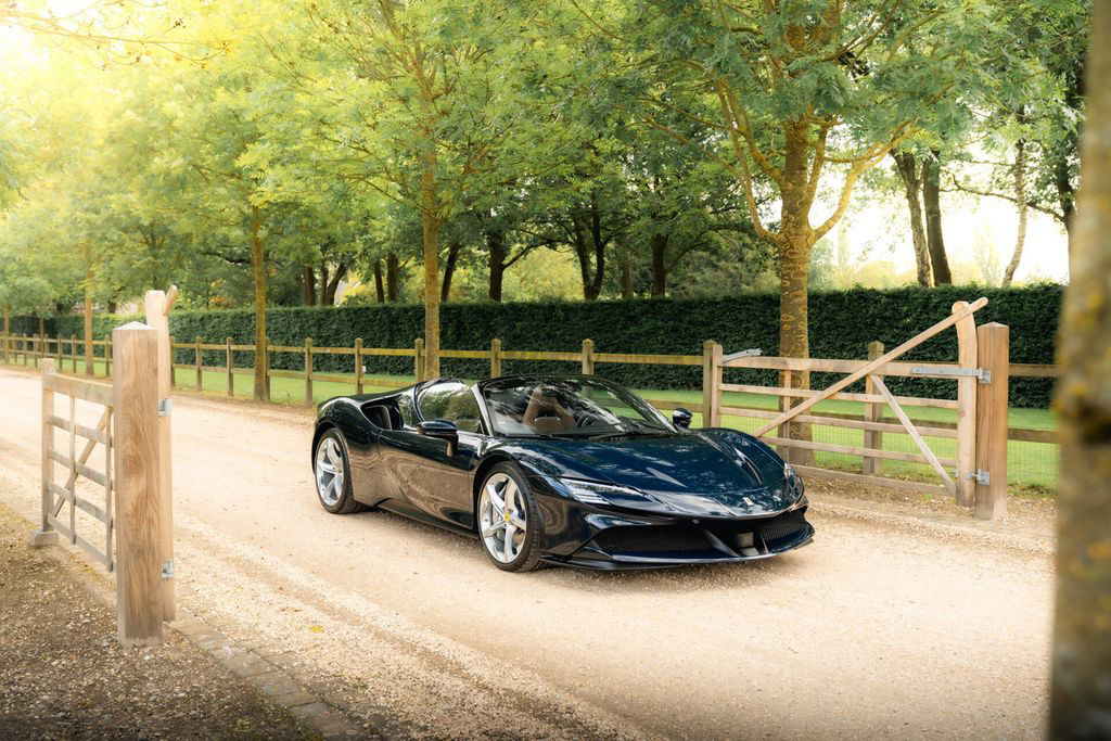 Ferrari SF90 Spider 4.0 V8 | Blu Pozzi | Daytona Seats C