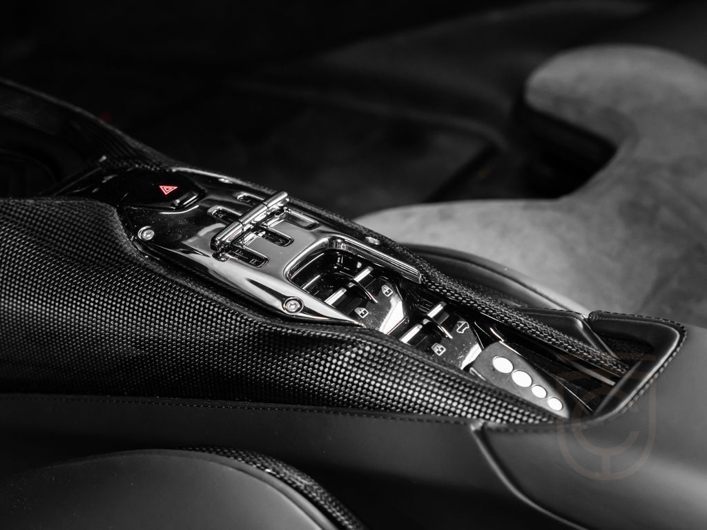 Ferrari SF90 Spyder | 1.Hand | Carbon | Lift | AFS |