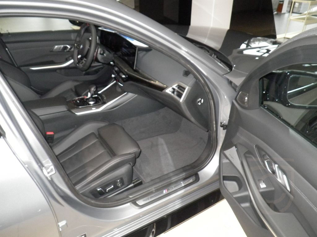 BMW M3 Competition Touring mit M x HUD AD Navi Leder