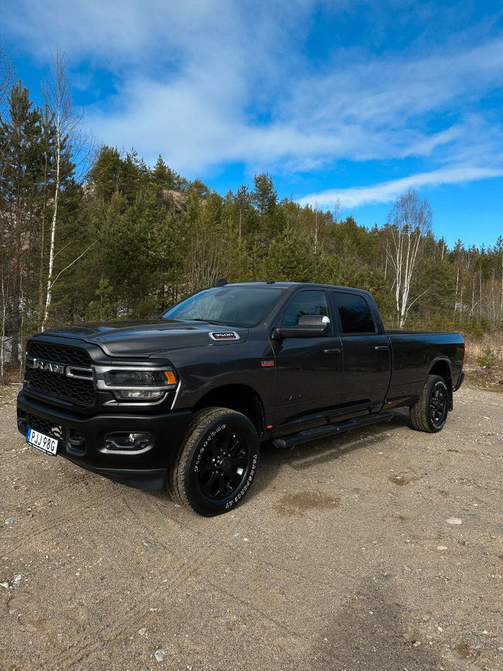 Dodge RAM 3500 CREWCAB - 6.4L HEMI V8 -
