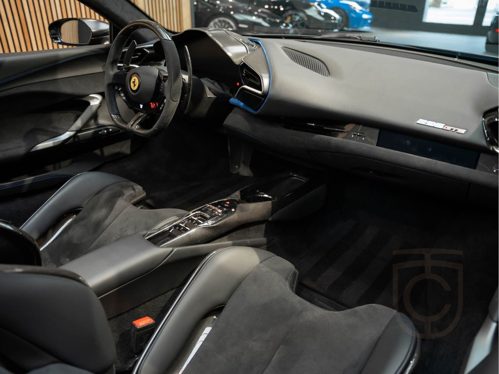 Ferrari 296 GTS Painted Stripes Full Carbon 296 3.0 V6 G