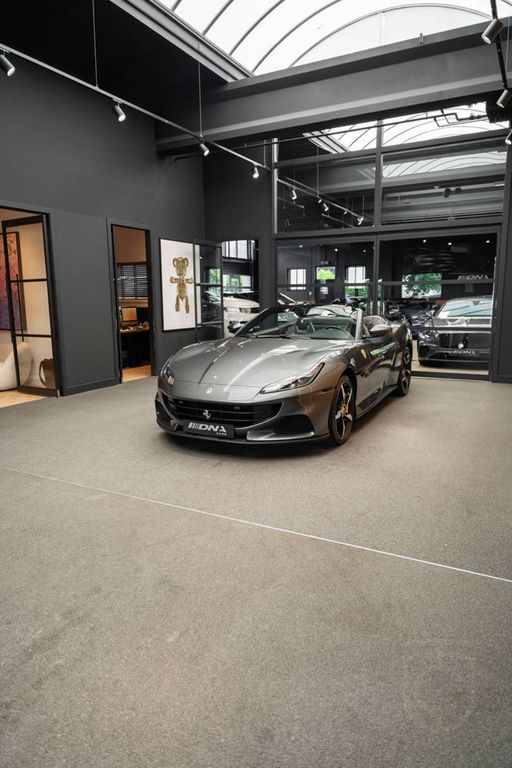 Ferrari Portofino M V8 HELE Carbon Daytona Seats 3.9 Por
