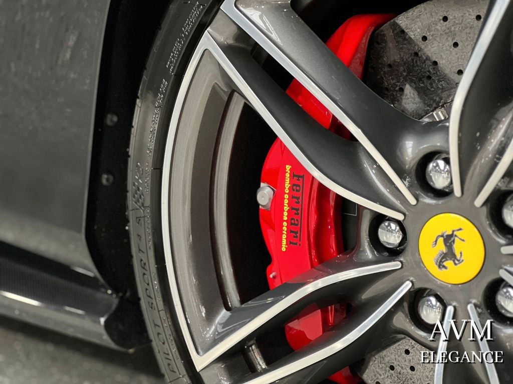 Ferrari Roma 2023*CARBON-PACK*RED INT*PASSENGER DISPLAY*