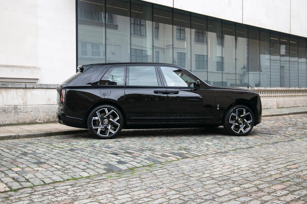 Rolls-Royce Cullinan Black Badge SERIES II