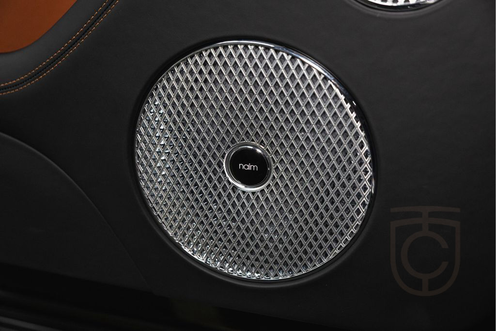 Bentley Bentayga Azure V8 |Black Line|Touring Spec|22" T