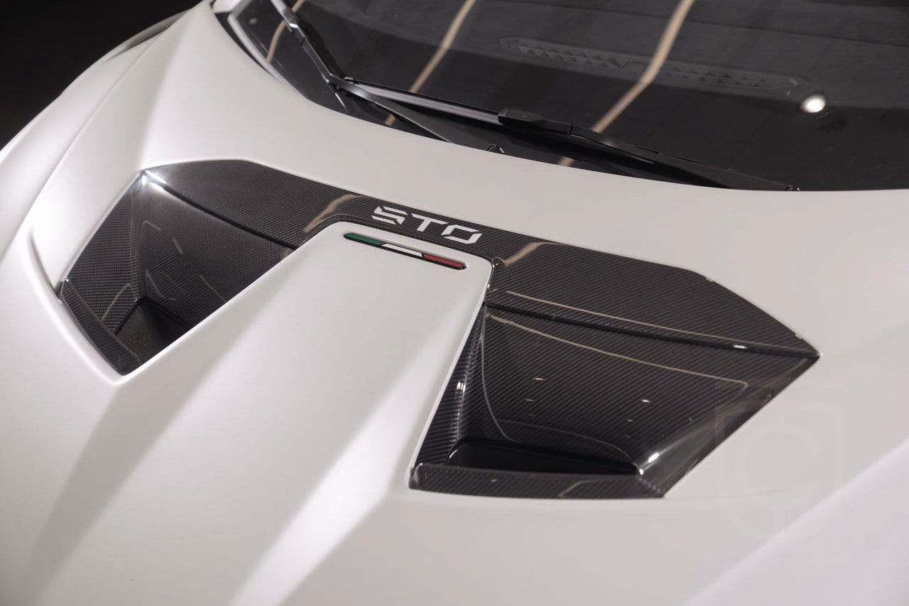 Lamborghini Huracán STO 5.2 V10