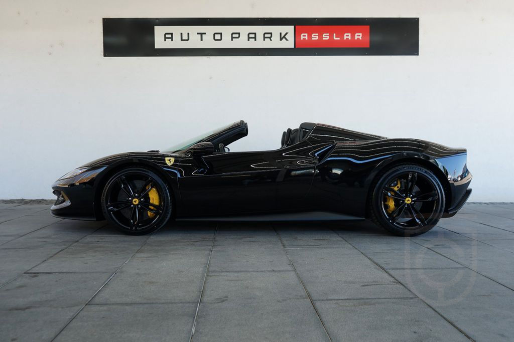 Ferrari 296 GTS BLACK*LIFT*CARBON+Corsa Racing Seats*NEW