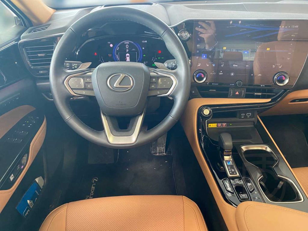 Lexus NX 350h Executive Line + Technik + Pano