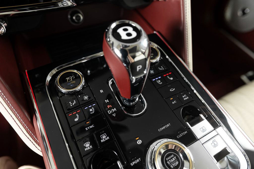 Bentley Flying Spur Azure V8 - Naim, Burgundy red