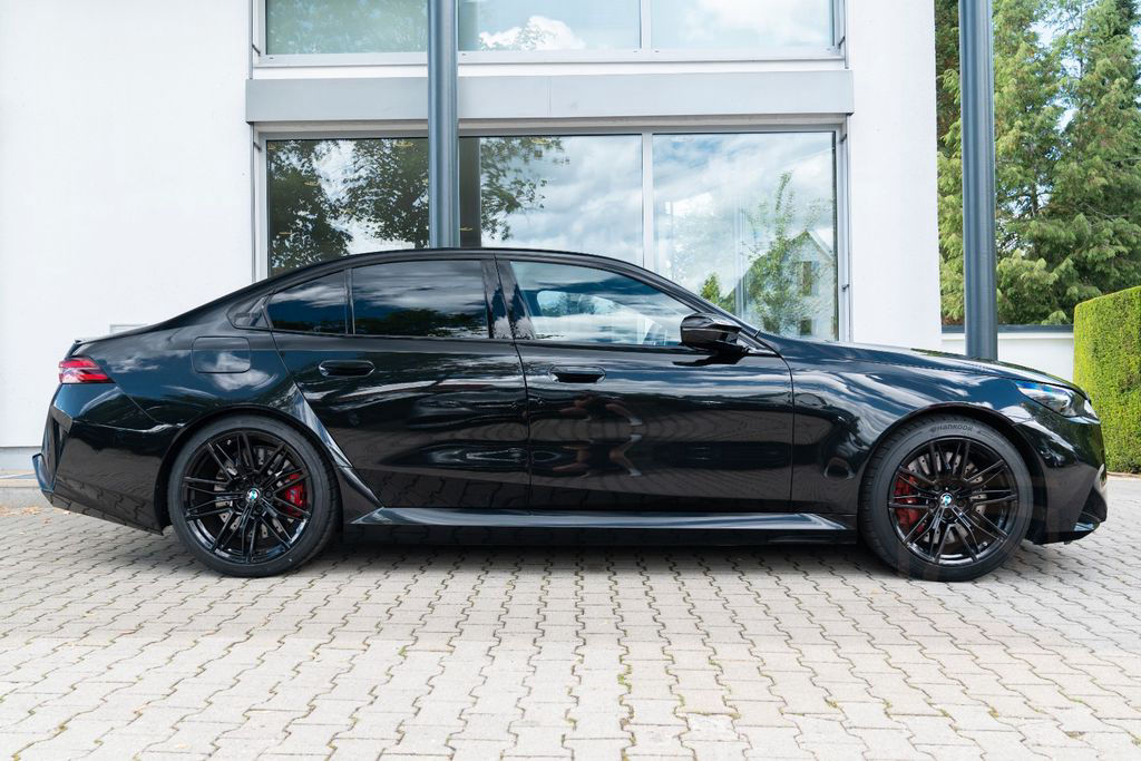BMW M5 Limousine/ DRIVING PROF. / COMFORT PAKET/ B&W