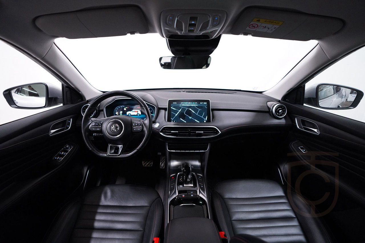 MG EHS PHEV Luxury Cockpit Pano 360°