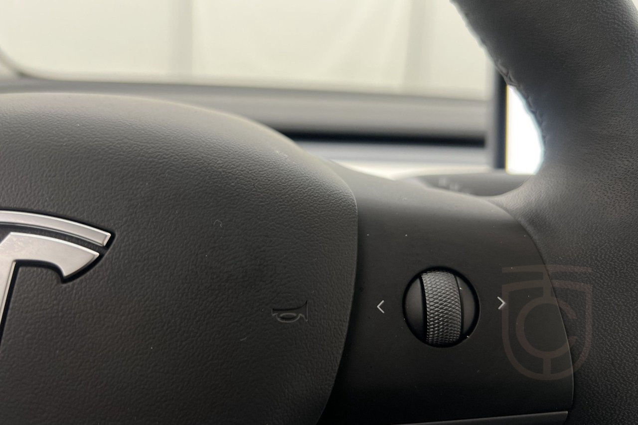 Tesla Model 3 Long Range AWD Autopilot Ljus