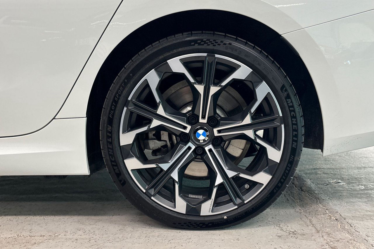 BMW 330e xDrive Touring M-Sport