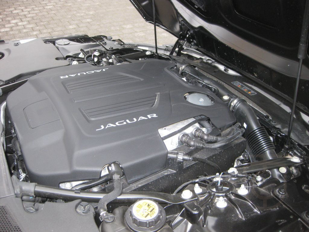 Jaguar F-Type P450 AWD 75