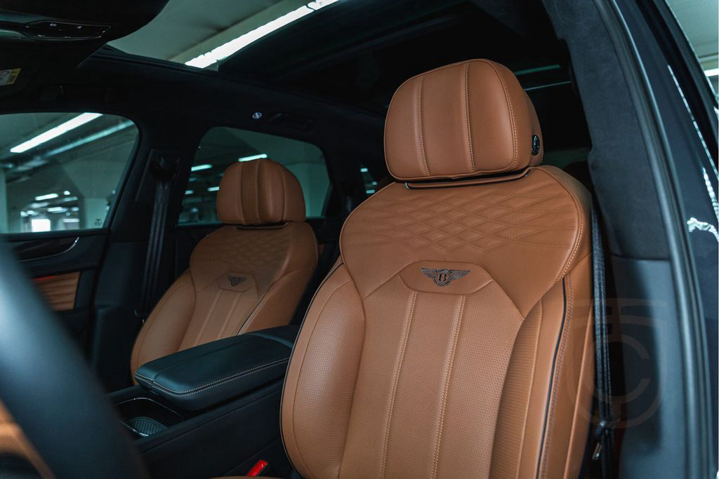 Bentley Bentayga Azure V8 |Black Line|Touring Spec|22" T