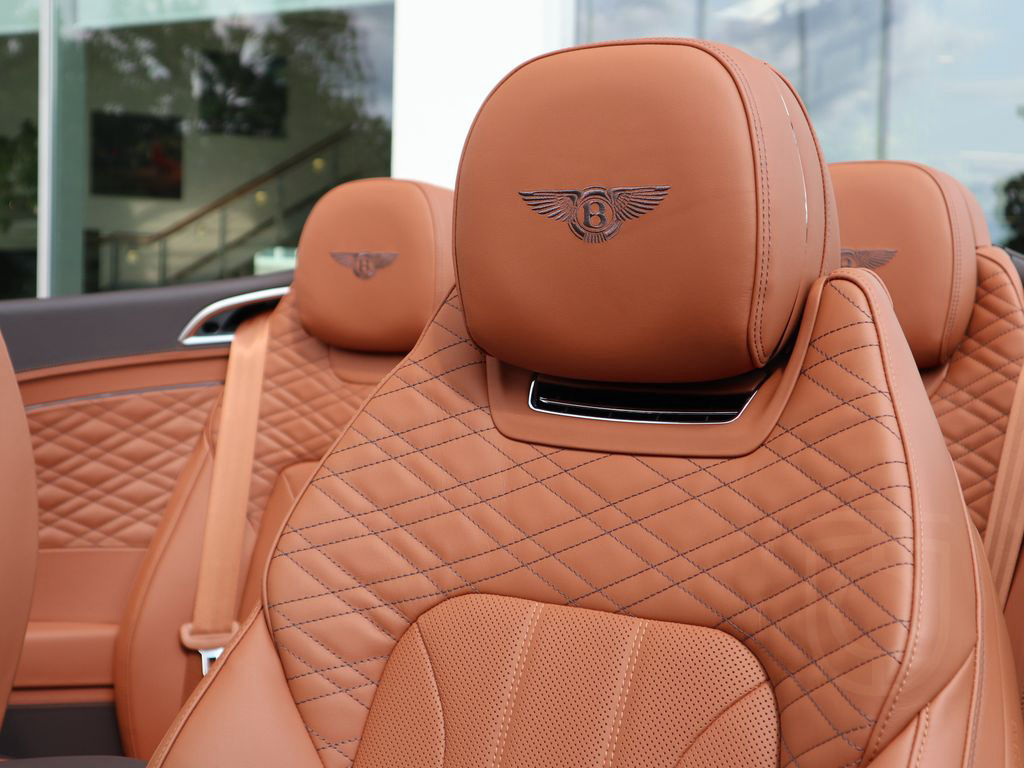 Bentley Continental GTC Black Edition *Rotating*Mulliner