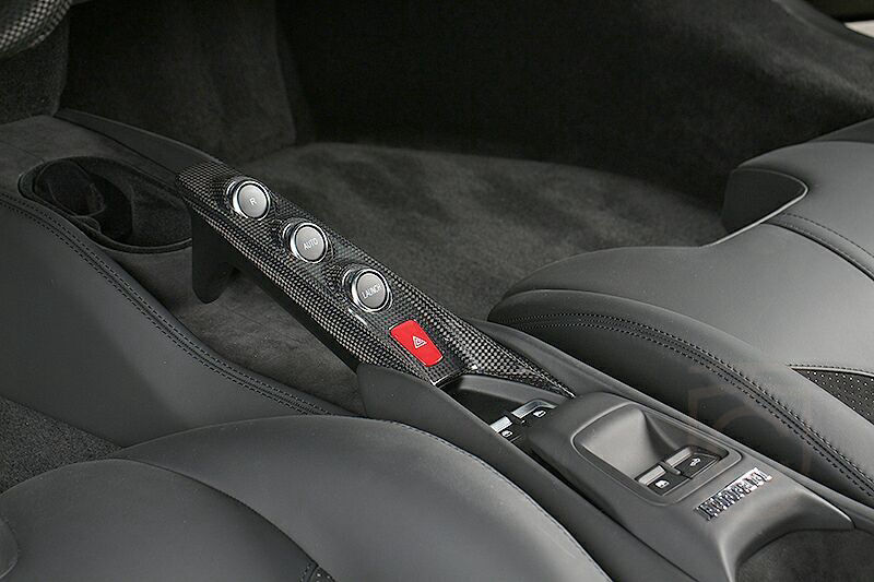 Ferrari F8 Spider Carbon Liftsystem BeifahrerDisplay