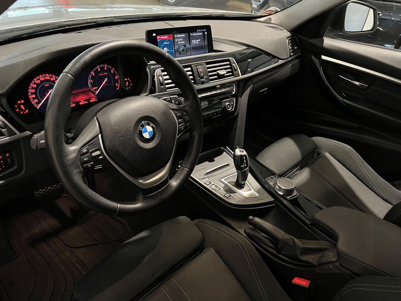 BMW 320 i xDrive / Sport line / 184hk