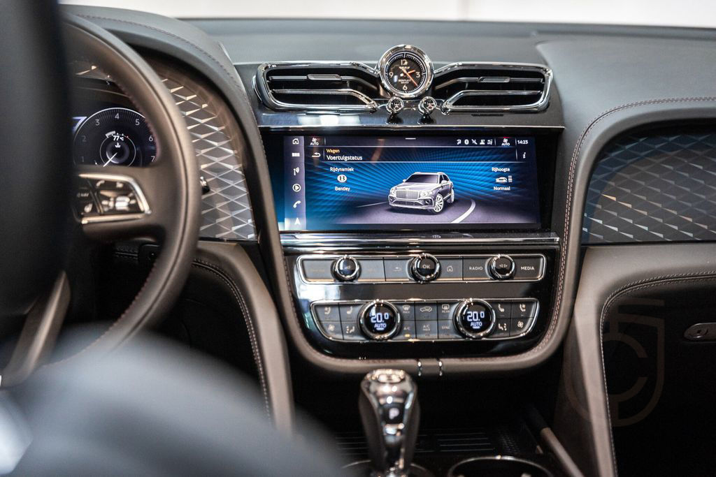 Bentley Bentayga V8 Azure EWB |First Edition|Black Line|