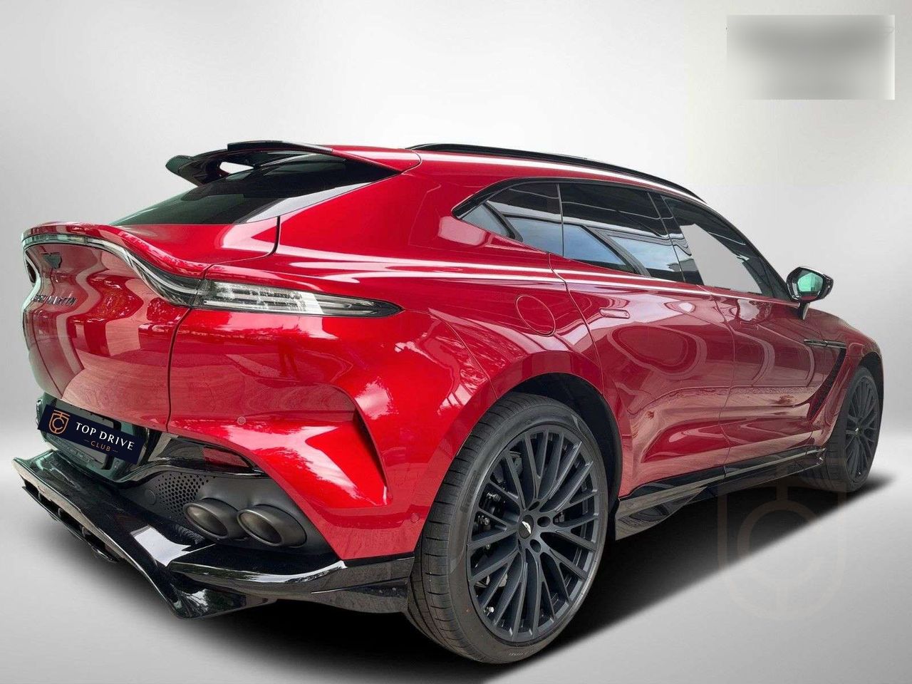 Aston Martin DBX 707