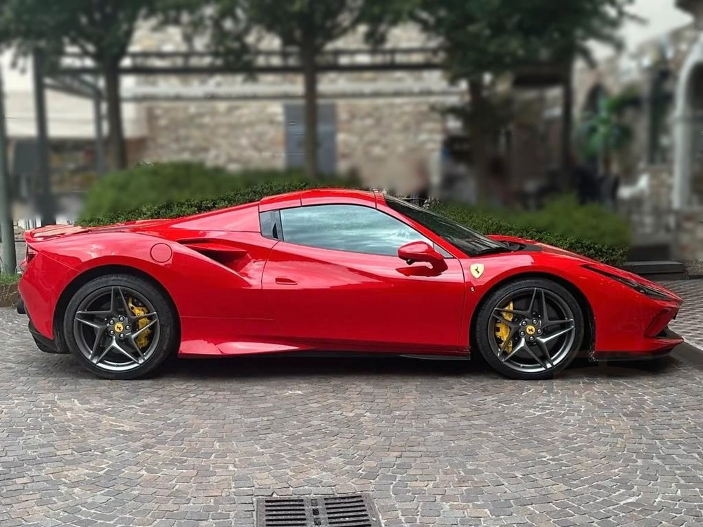 Ferrari F8 Spider Rosso Corsa~Sollevatore~Lift~360°~