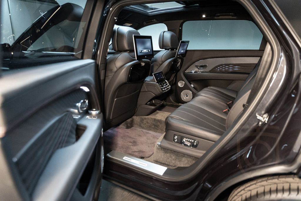 Bentley Bentayga V8 Azure EWB |First Edition|Black Line|