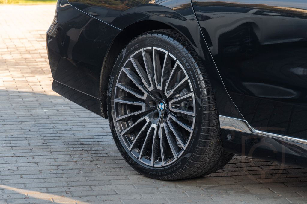 BMW 740d M SPORT.INDIVIDUAL.MASSAGE.SOFTCL.SKY.AHK