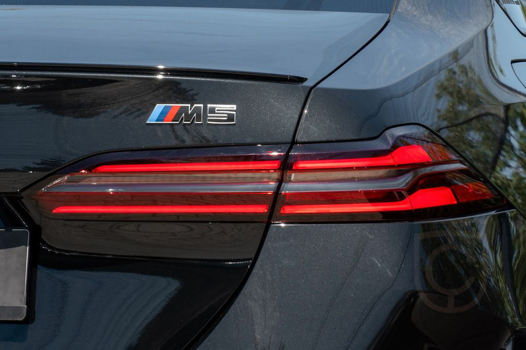 BMW M5 DR.ASS.PLUS.B&W.PARK.ASS.PRO.HUD.LED.360°