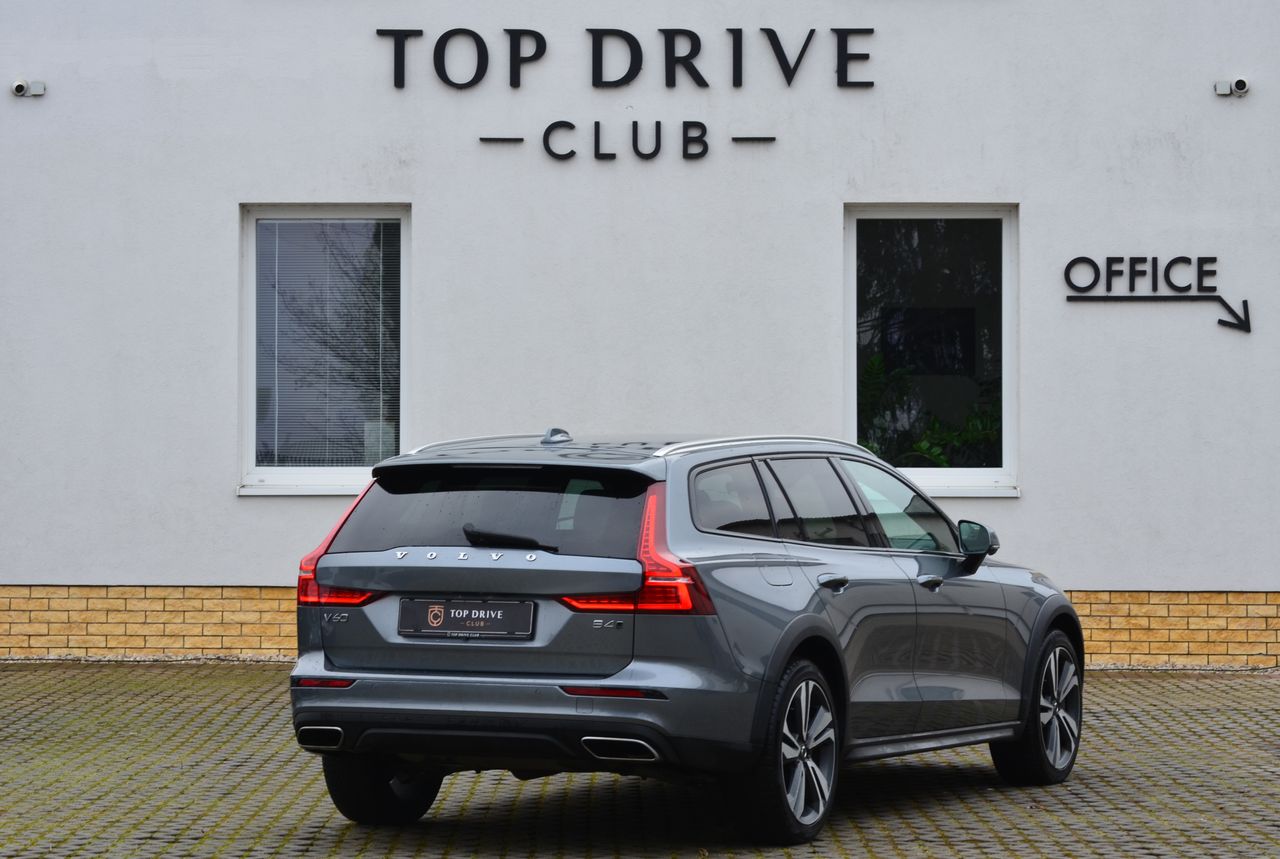 Volvo V60 CC B4 AWD Momentum