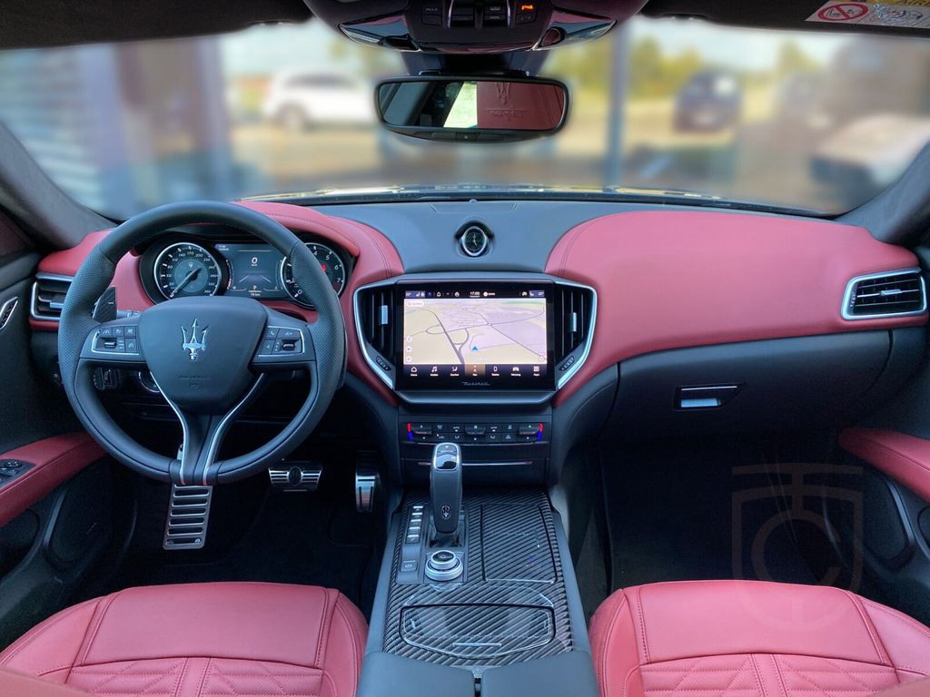 Maserati Ghibli Trofeo V8 Carbon-Pack+Glasdach+Fahrassist
