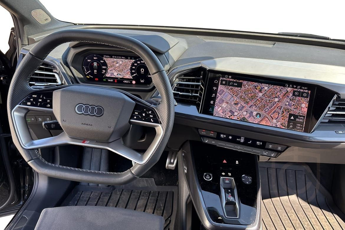 Audi Q4 45 e-tron quattro S-line Matrix