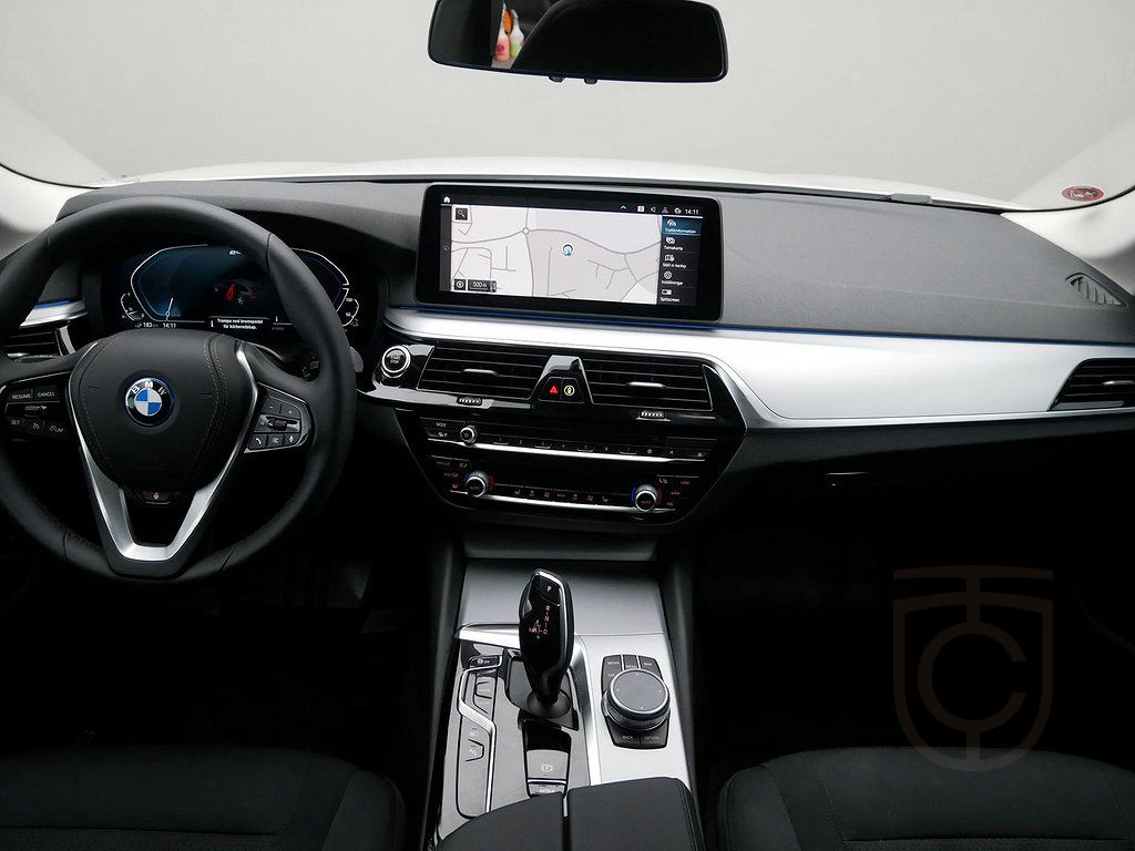 BMW 530e xDrive Connected Touring Drag HiFi