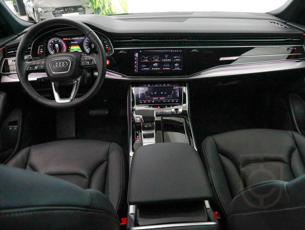 Audi Q8 55 TFSIe quattro AHK Matrix HUD 360° Luft ACC