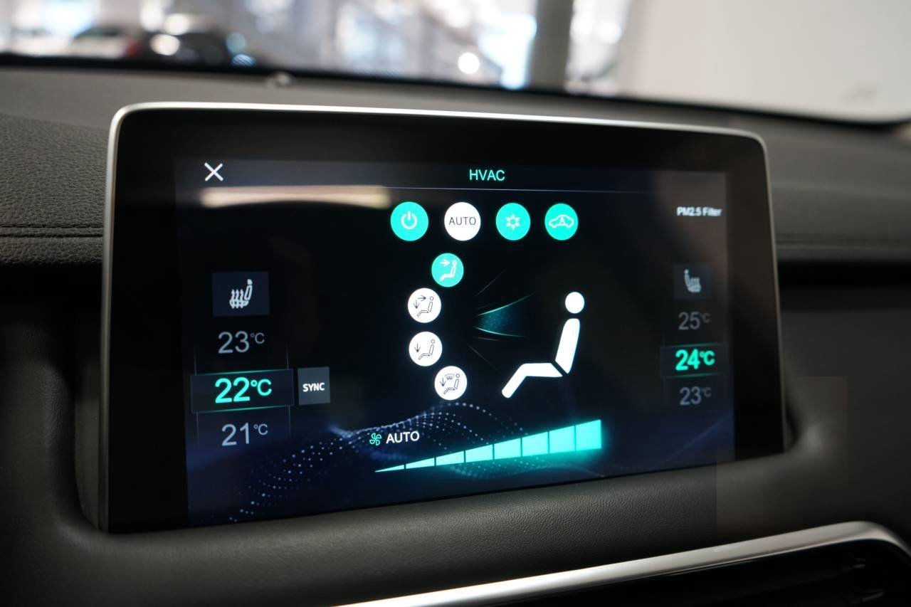 MG EHS Plug-In Hybrid Luxury 1