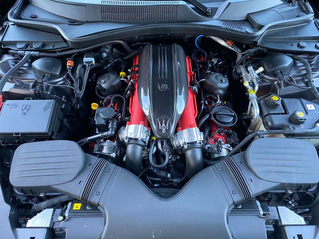 Maserati Ghibli Trofeo V8 Carbon-Pack+Glasdach+Fahrassist
