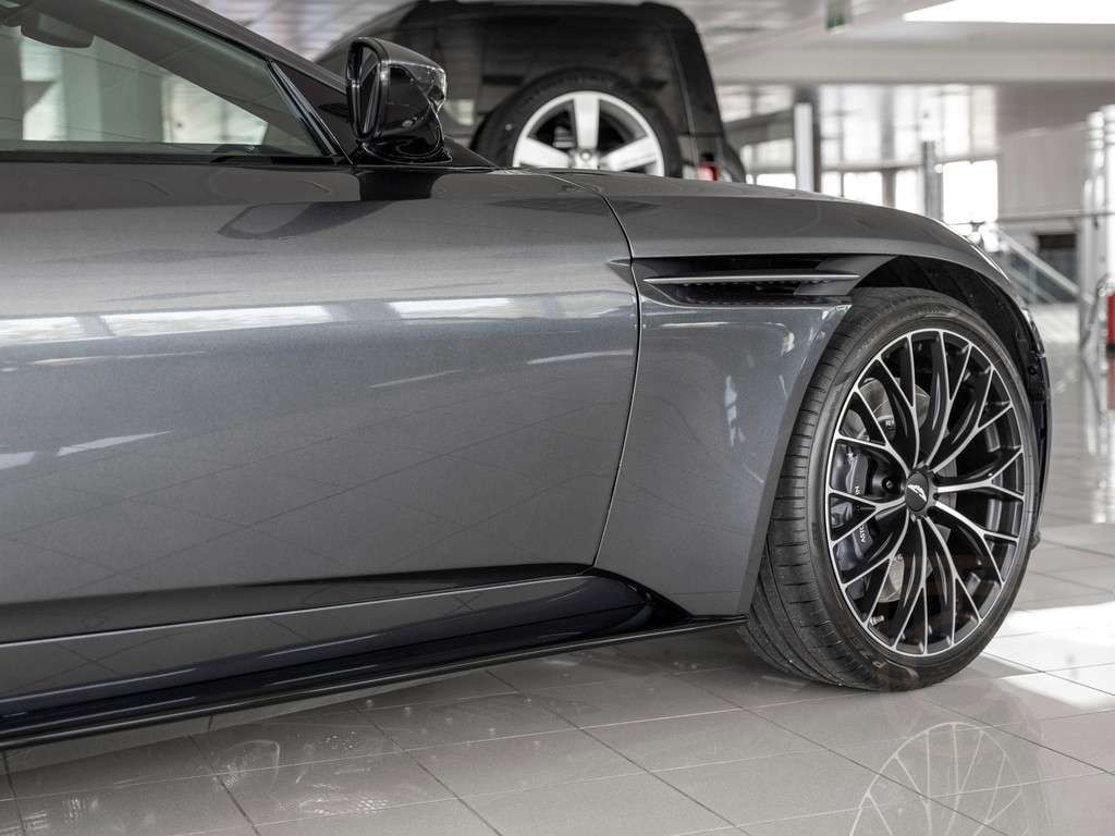 Aston Martin DB11 Coupe V8 Xenon Grey Onyx Black