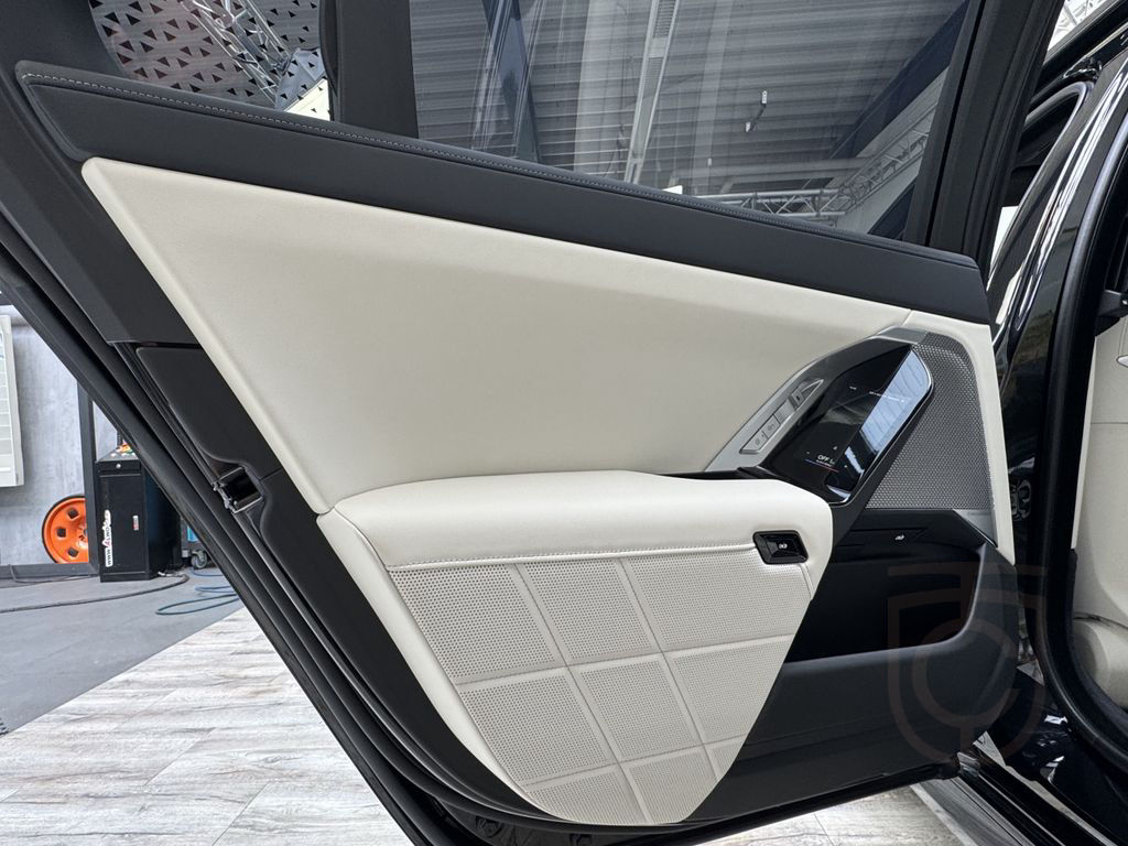 BMW M760 e xDrive Pro Executive Lounge Massage/Lüft.
