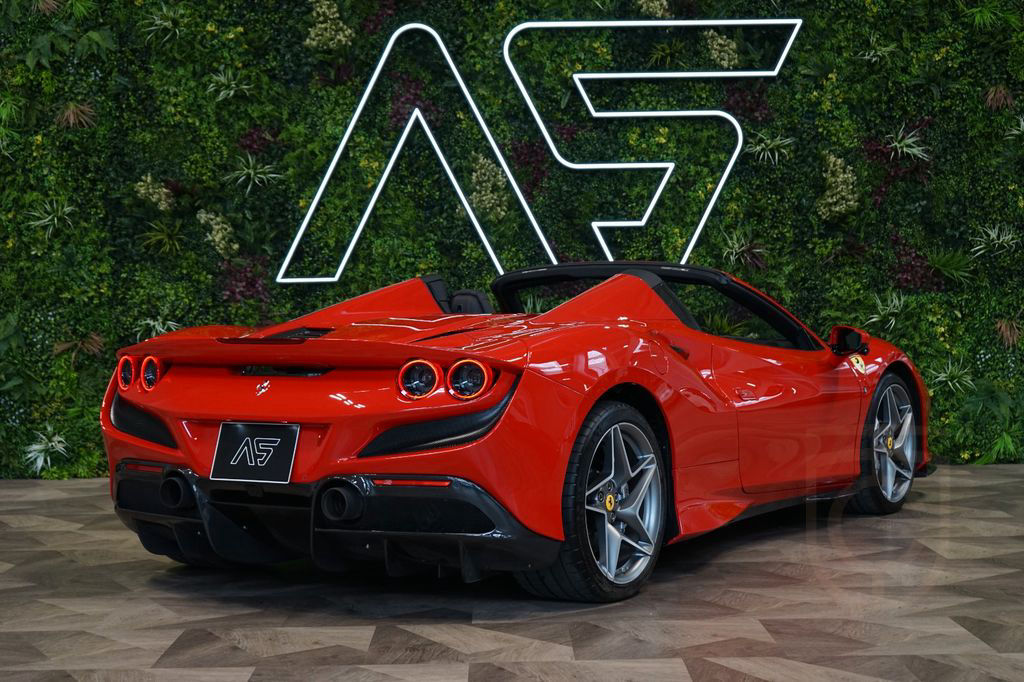 Ferrari F8*SPIDER*LIFT*CARBON*WARRANTY*295.372€ NETTO