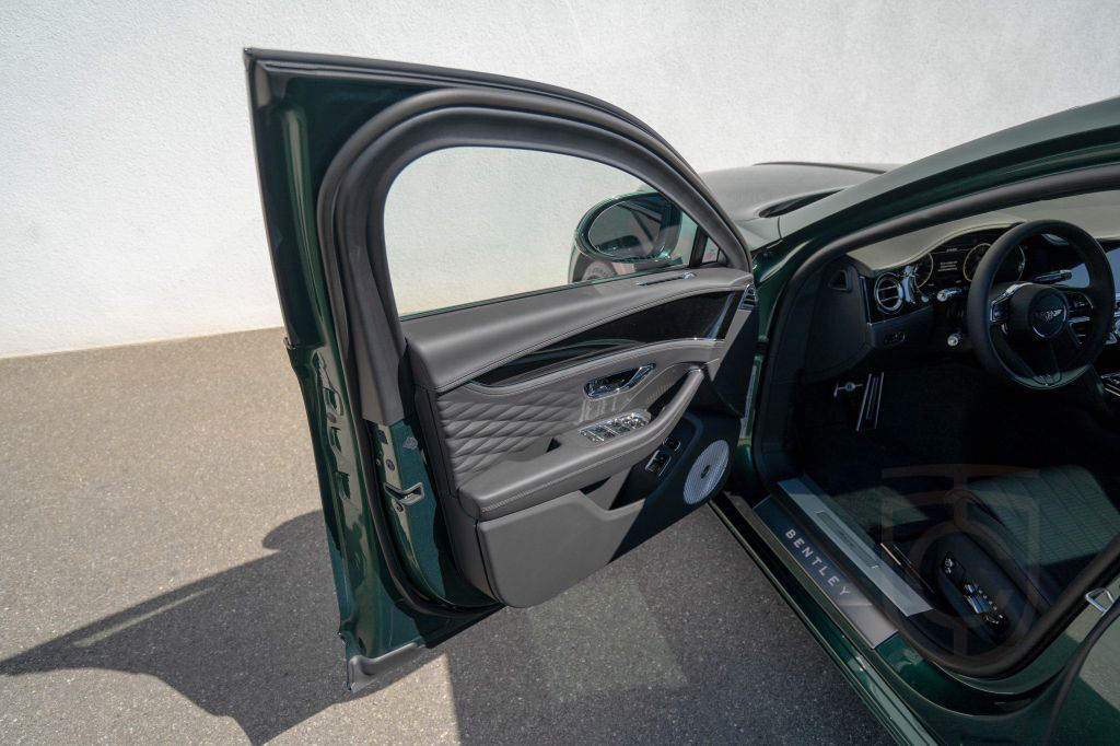 Bentley Flying Spur Azure V8 *Naim, Rotating Display*