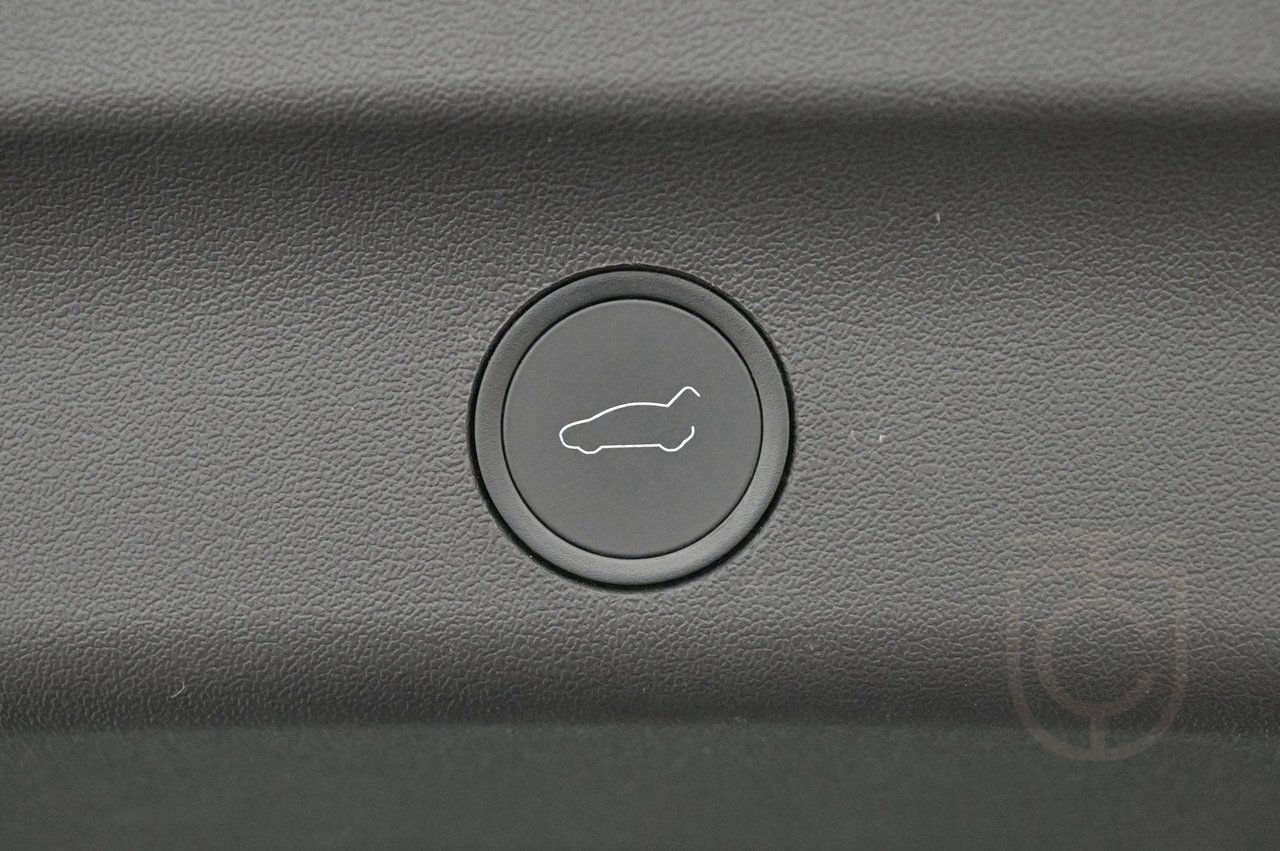 Tesla Model Y Performance AWD Autopilot Pano