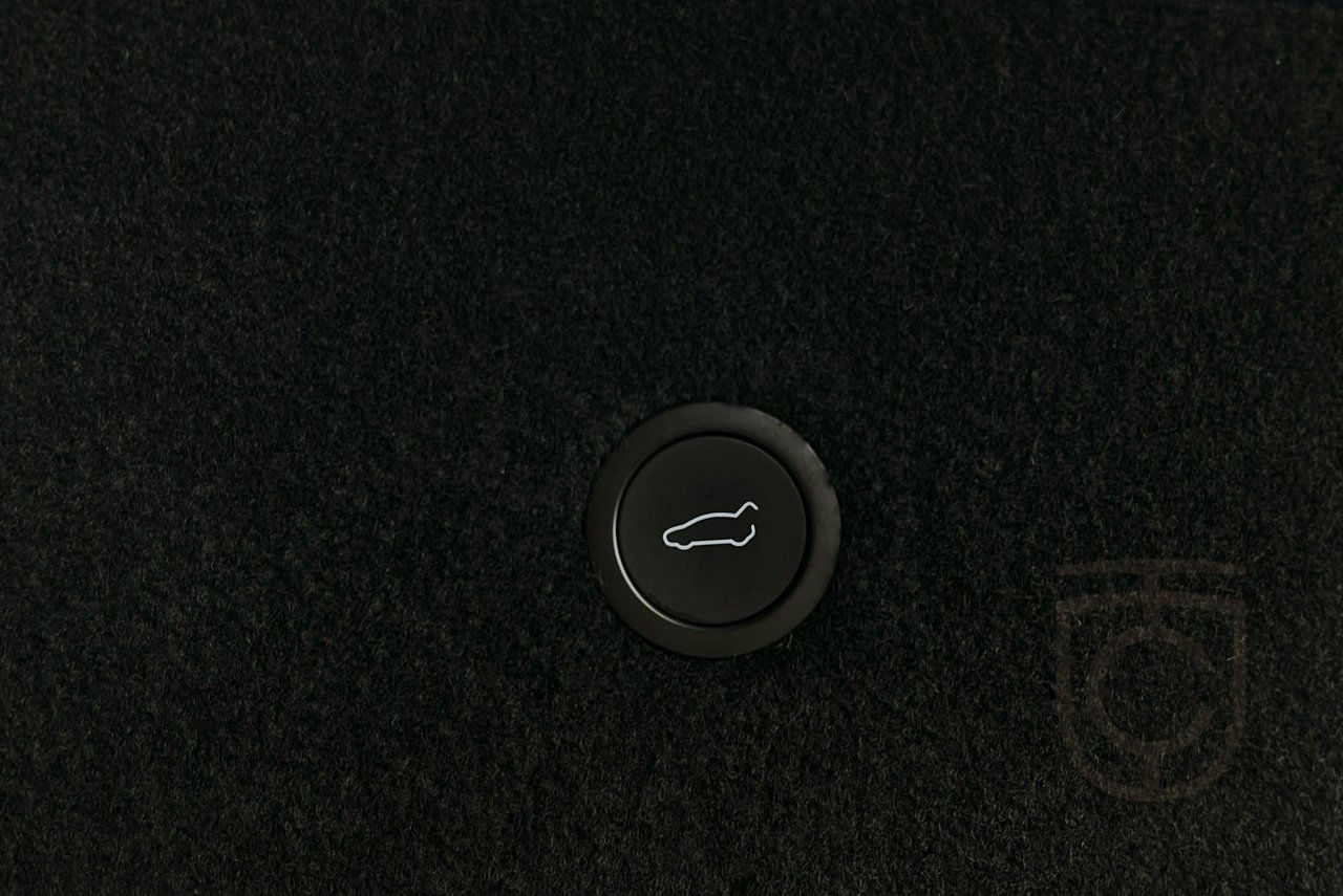 Tesla Model S AWD Yoke
