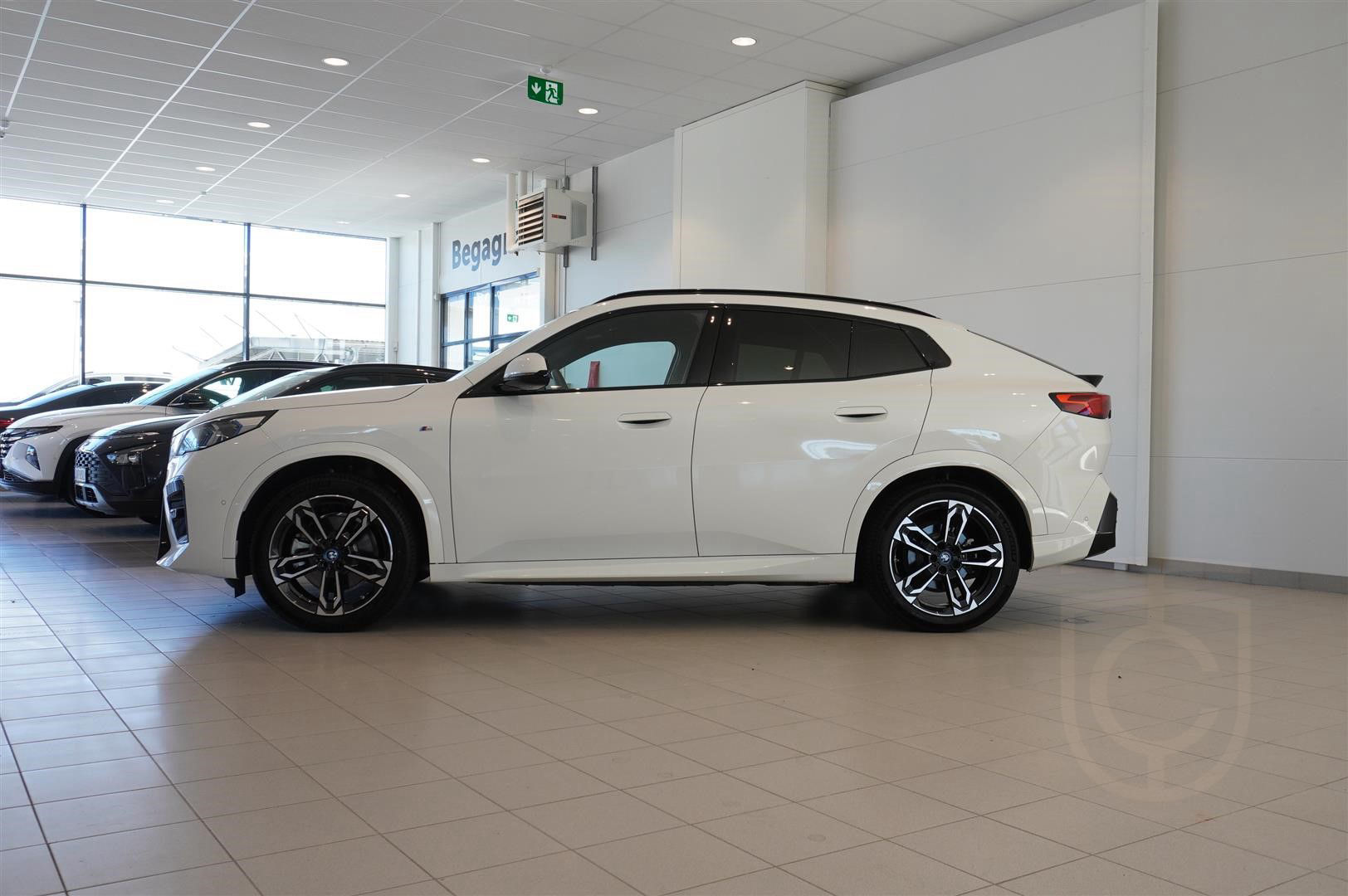 BMW iX2 xDrive30